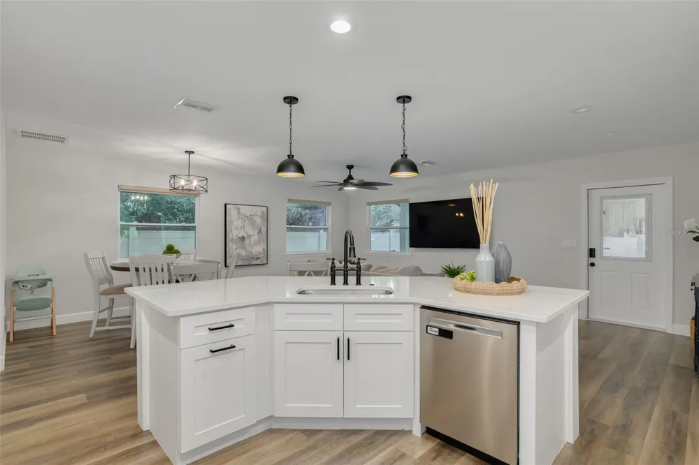 511 25TH AVENUE St Petersburg, FL 33704