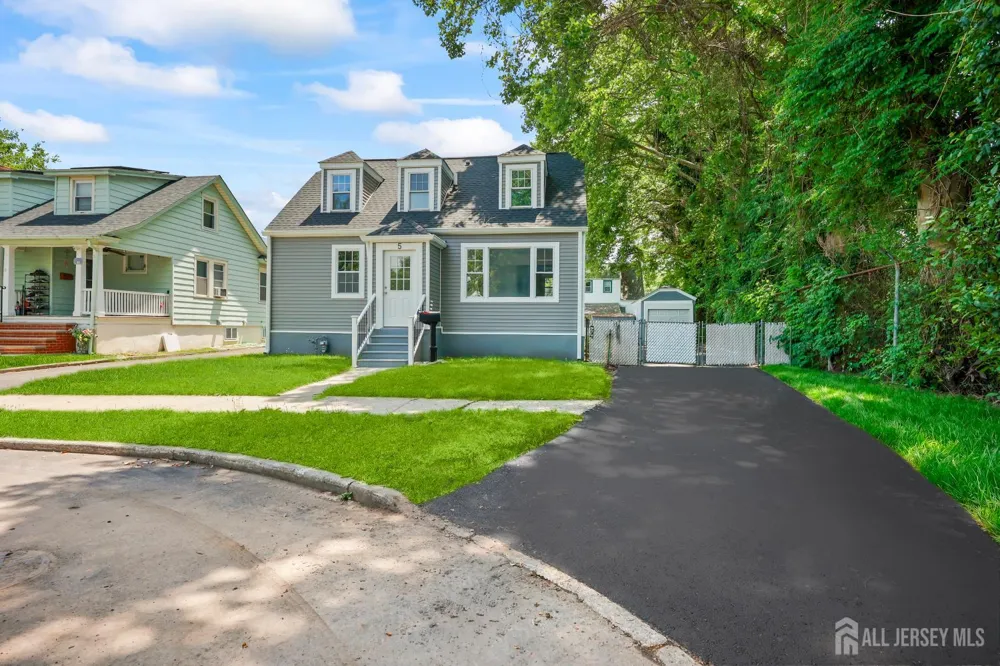 5 Monument Avenue Hamilton, NJ 08619