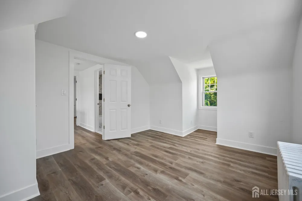 5 Monument Avenue Hamilton, NJ 08619