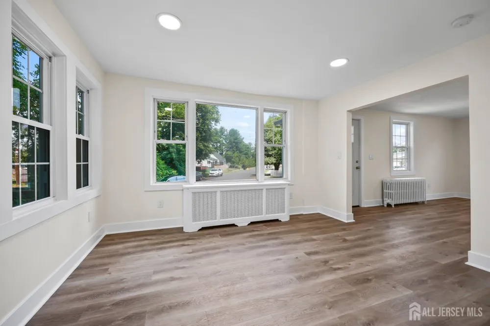 5 Monument Avenue Hamilton, NJ 08619