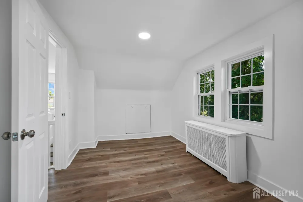 5 Monument Avenue Hamilton, NJ 08619