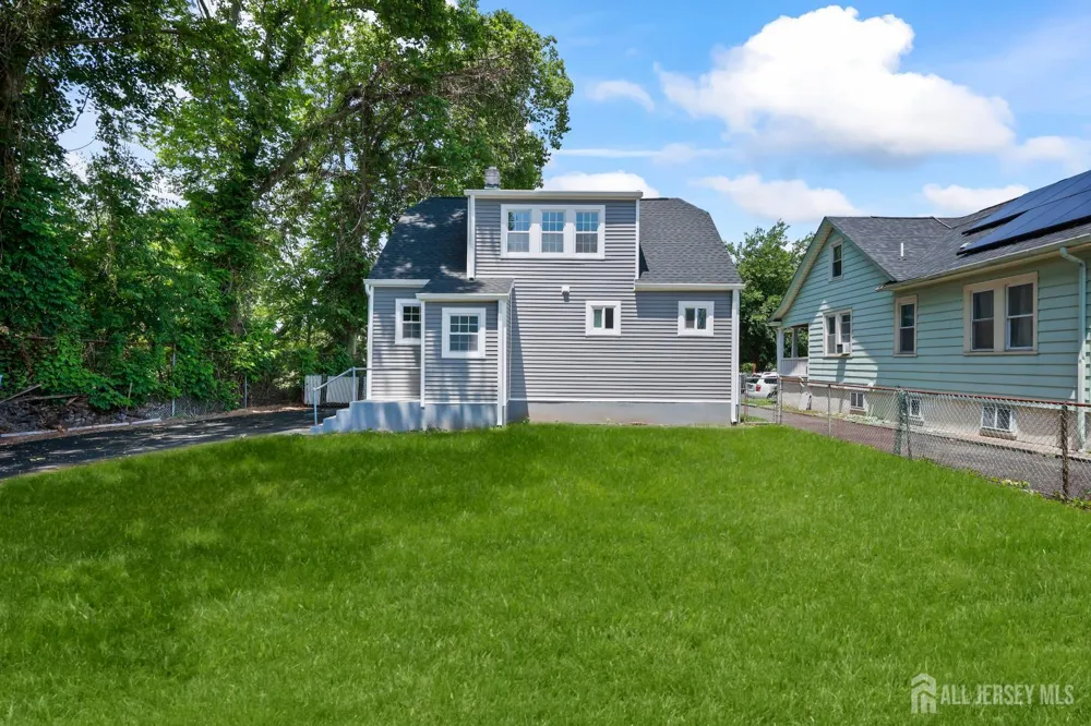5 Monument Avenue Hamilton, NJ 08619