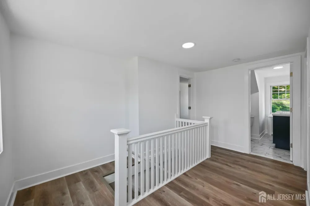 5 Monument Avenue Hamilton, NJ 08619