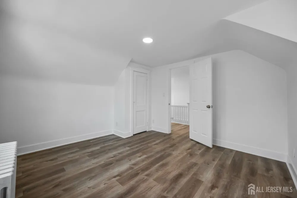 5 Monument Avenue Hamilton, NJ 08619
