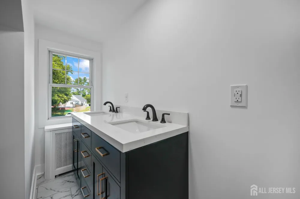 5 Monument Avenue Hamilton, NJ 08619