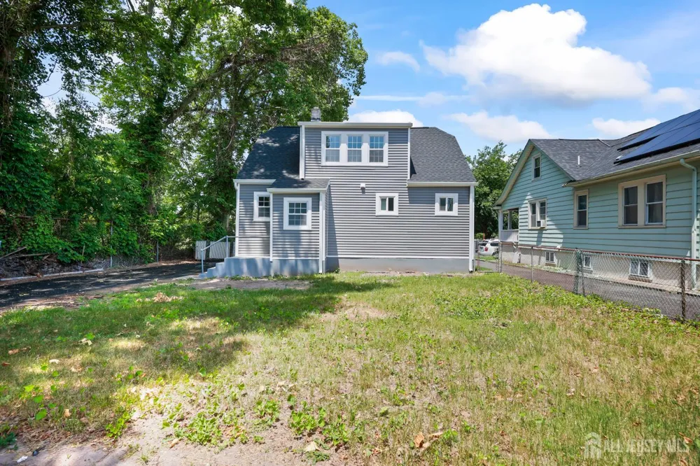 5 Monument Avenue Hamilton, NJ 08619