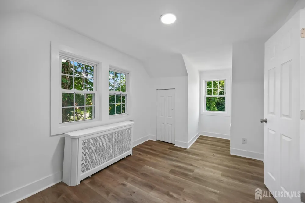 5 Monument Avenue Hamilton, NJ 08619