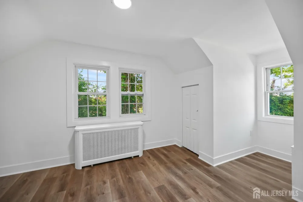 5 Monument Avenue Hamilton, NJ 08619