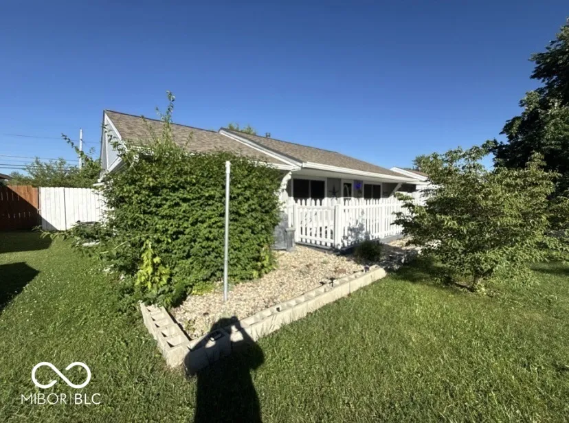 641 Sweetbriar Drive Whiteland, IN 46184
