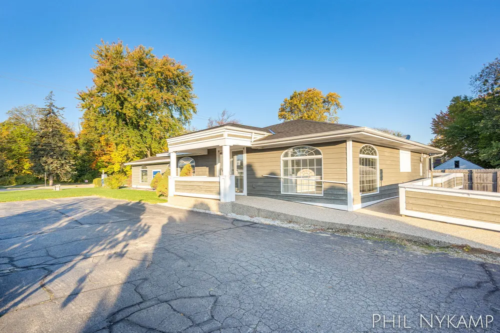 983 Lincoln Avenue #102 Holland, MI 49423