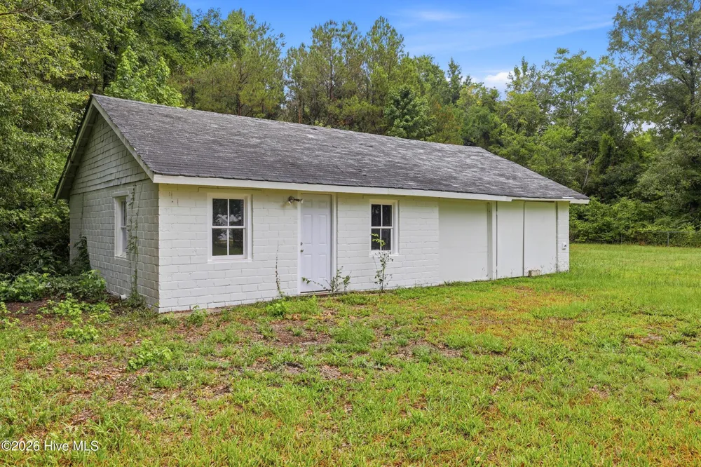 22390 Nc Highway 210 Rocky Point, NC 28457