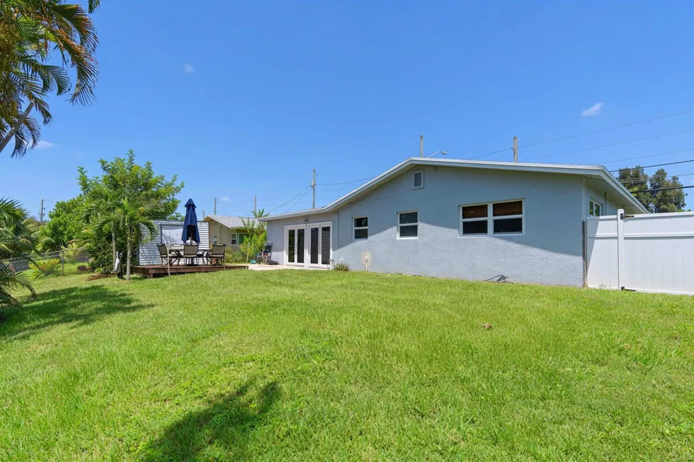 1054 OLD BOYNTON ROAD Boynton Beach, FL 33426