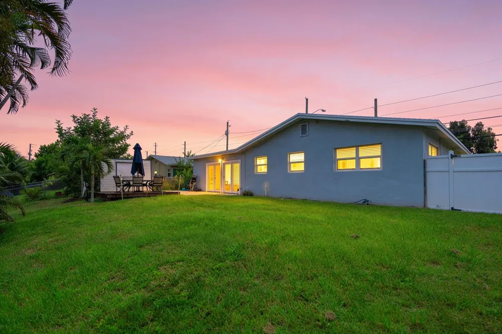 1054 OLD BOYNTON ROAD Boynton Beach, FL 33426