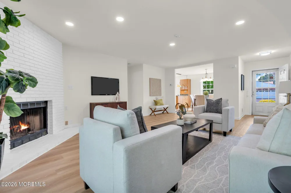 5 Lakeview Drive Marlboro, NJ 07746