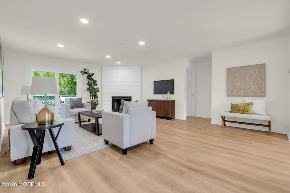 5 Lakeview Drive Marlboro, NJ 07746
