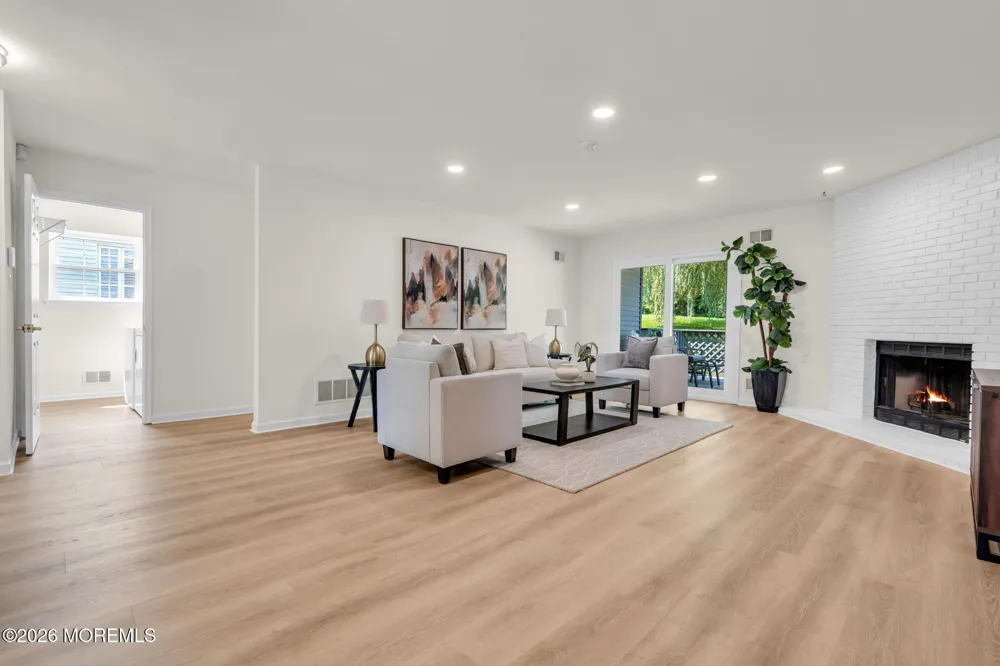 5 Lakeview Drive Marlboro, NJ 07746