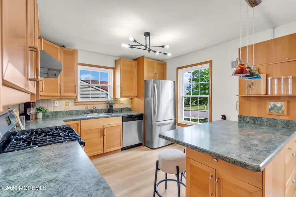 5 Lakeview Drive Marlboro, NJ 07746