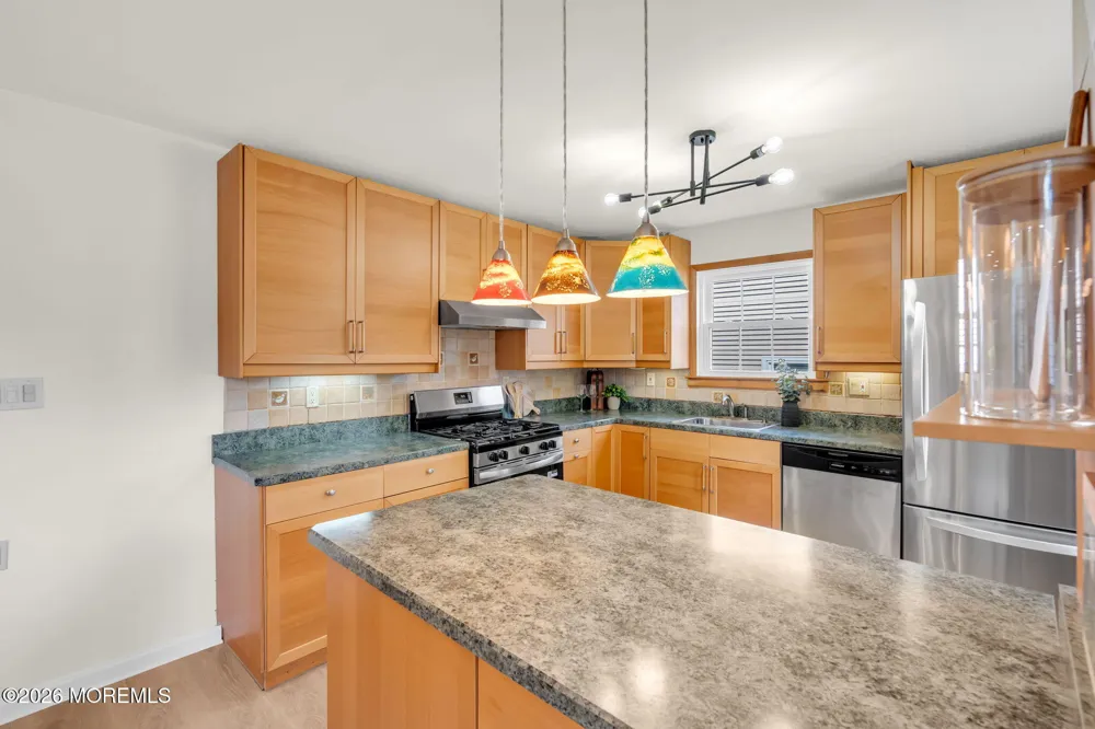 5 Lakeview Drive Marlboro, NJ 07746