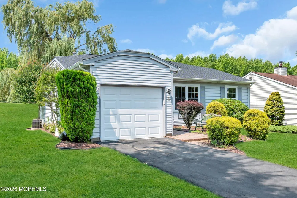 5 Lakeview Drive Marlboro, NJ 07746