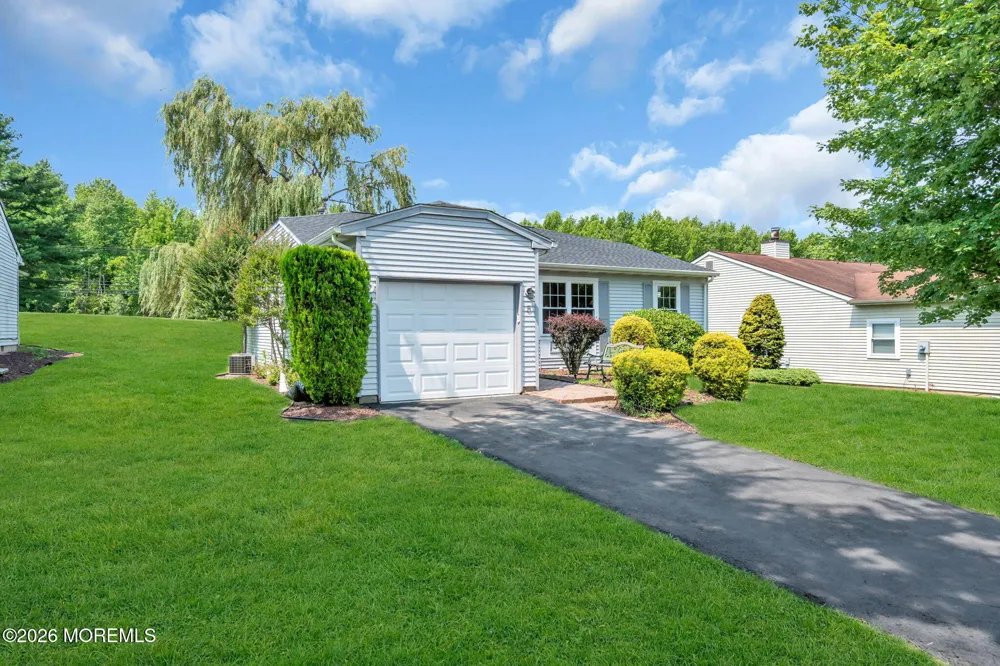 5 Lakeview Drive Marlboro, NJ 07746