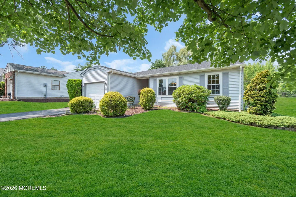 5 Lakeview Drive Marlboro, NJ 07746