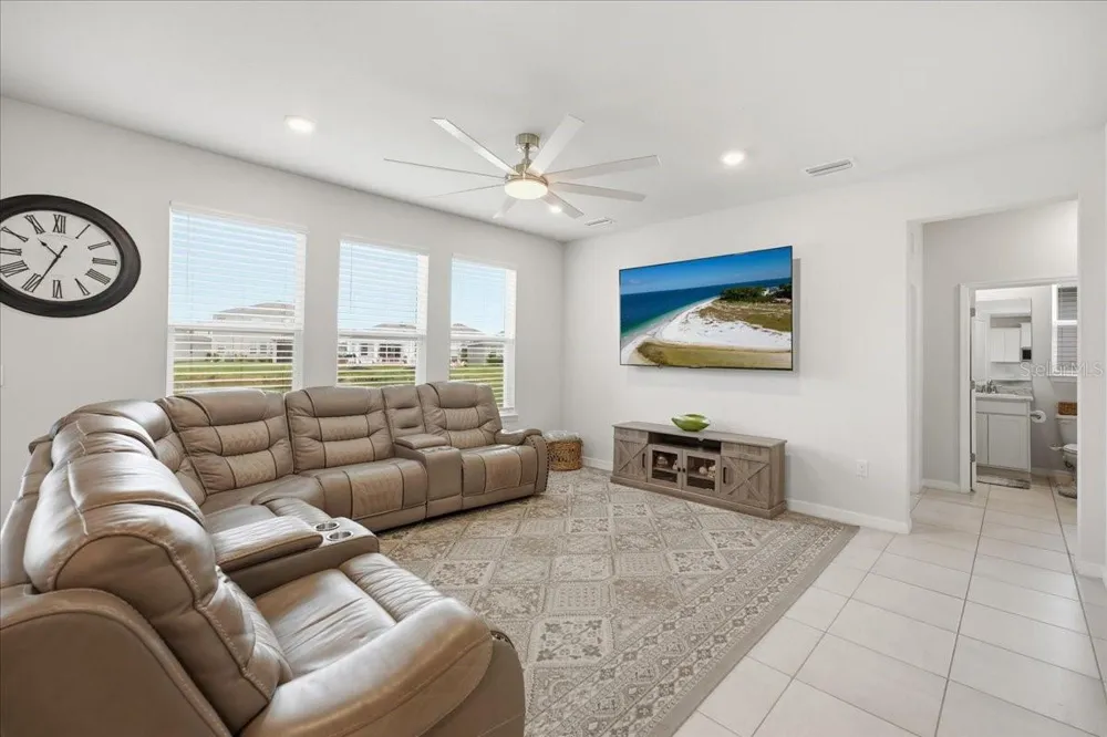 16018 6TH AVENUE E Bradenton, FL 34212