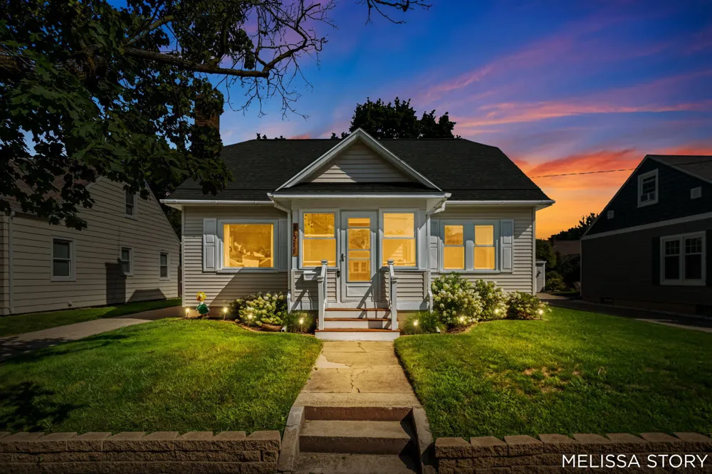 1011 Beechwood Street NE Grand Rapids, MI 49505