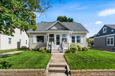 1011 Beechwood Street NE