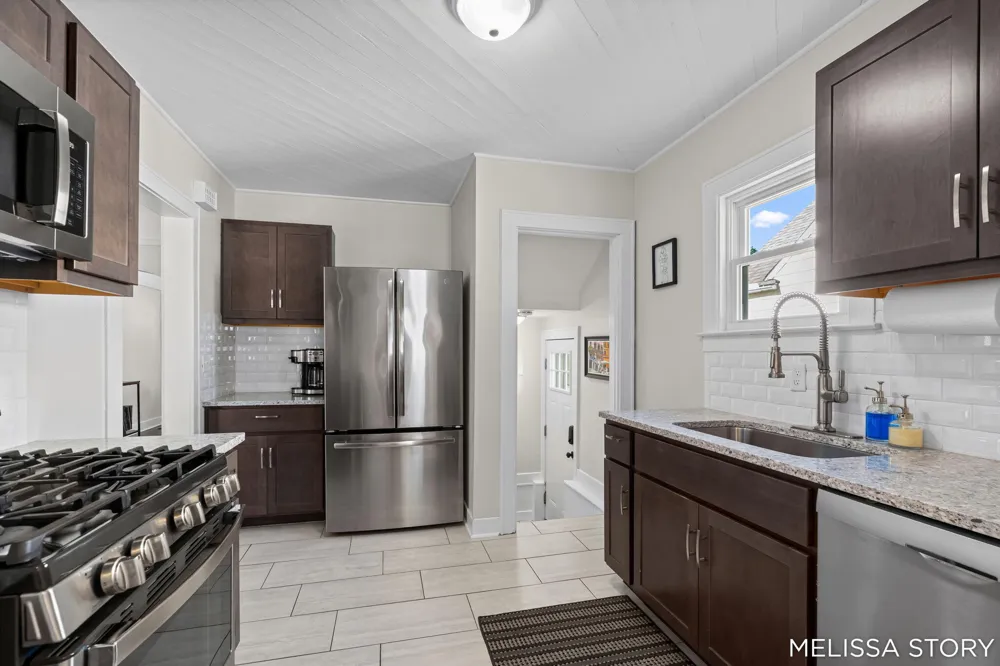 1011 Beechwood Street NE Grand Rapids, MI 49505