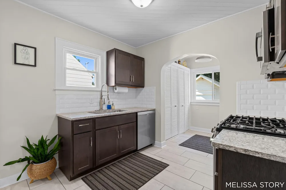 1011 Beechwood Street NE Grand Rapids, MI 49505