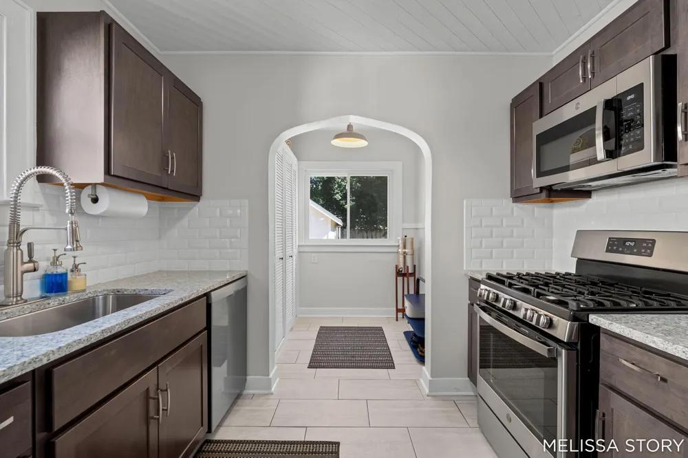 1011 Beechwood Street NE Grand Rapids, MI 49505