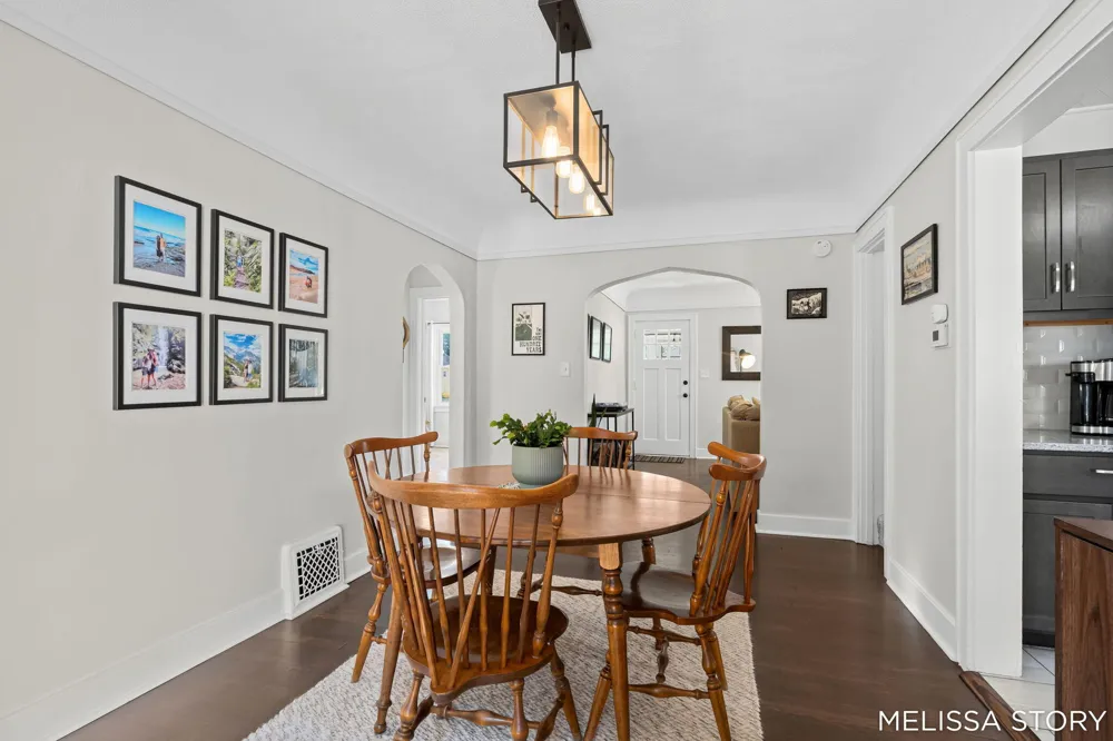 1011 Beechwood Street NE Grand Rapids, MI 49505
