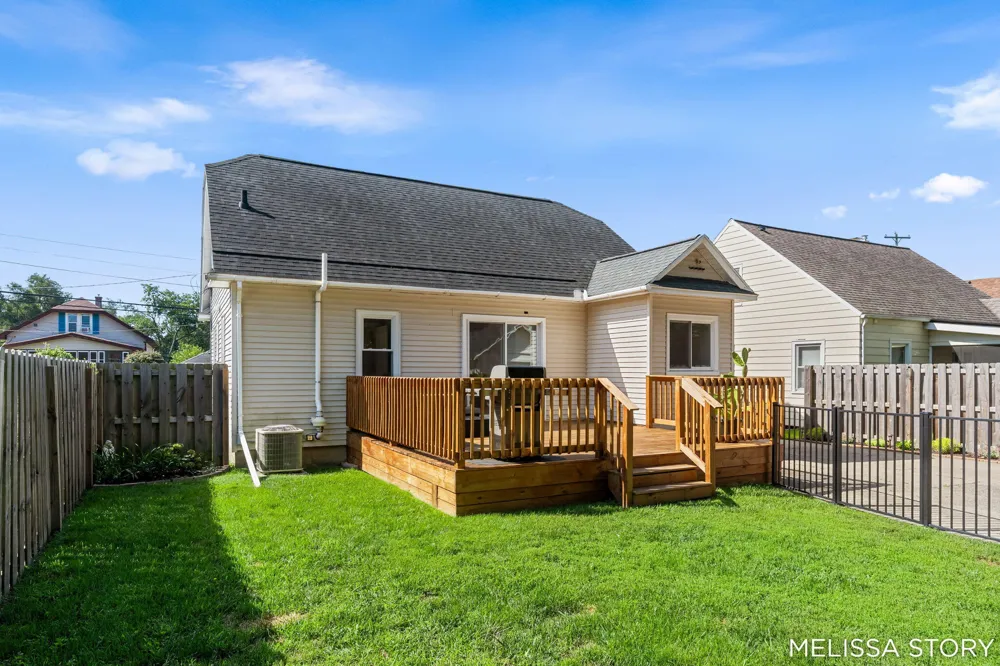 1011 Beechwood Street NE Grand Rapids, MI 49505