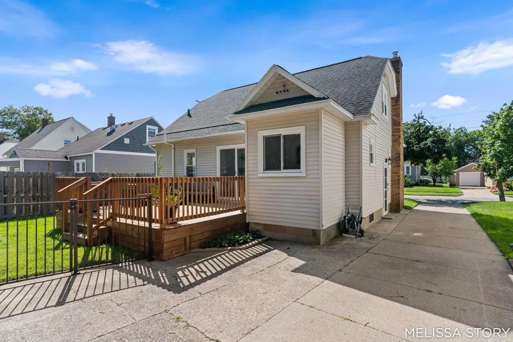 1011 Beechwood Street NE Grand Rapids, MI 49505