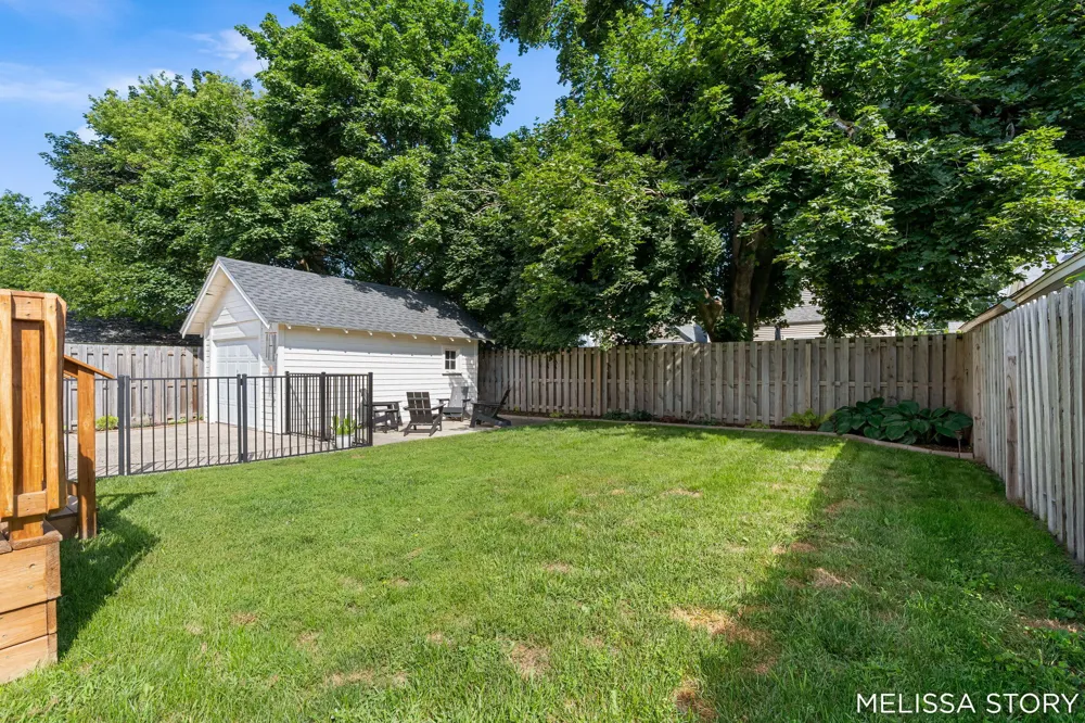 1011 Beechwood Street NE Grand Rapids, MI 49505