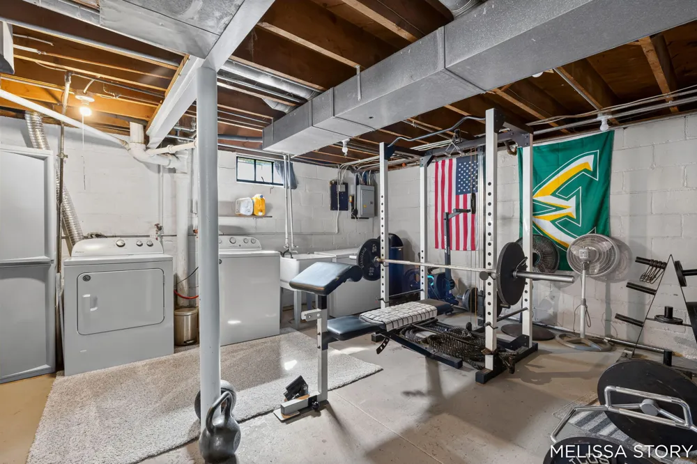 1011 Beechwood Street NE Grand Rapids, MI 49505