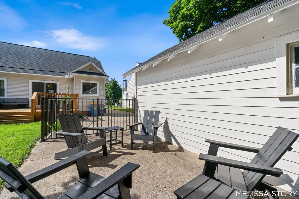 1011 Beechwood Street NE Grand Rapids, MI 49505