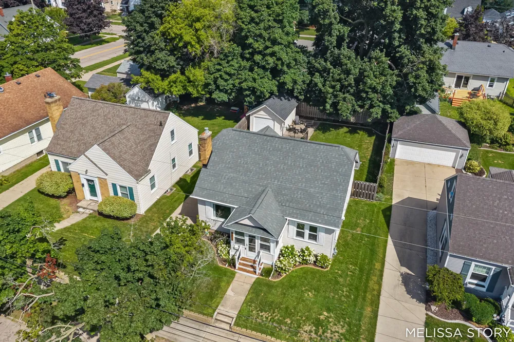 1011 Beechwood Street NE Grand Rapids, MI 49505