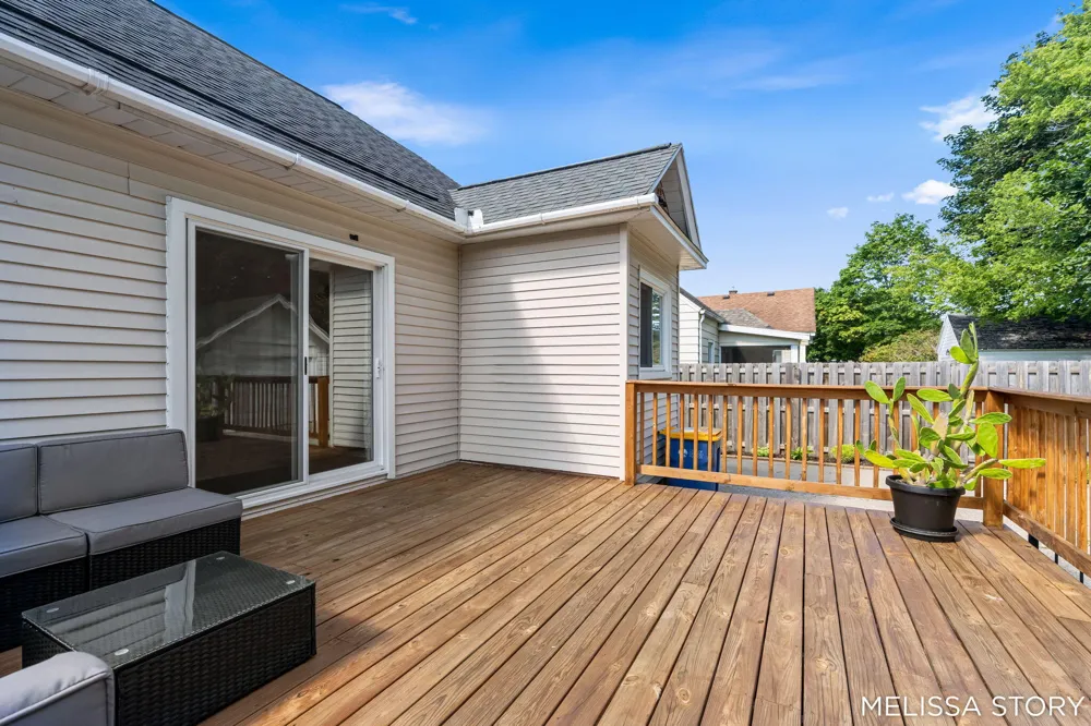 1011 Beechwood Street NE Grand Rapids, MI 49505