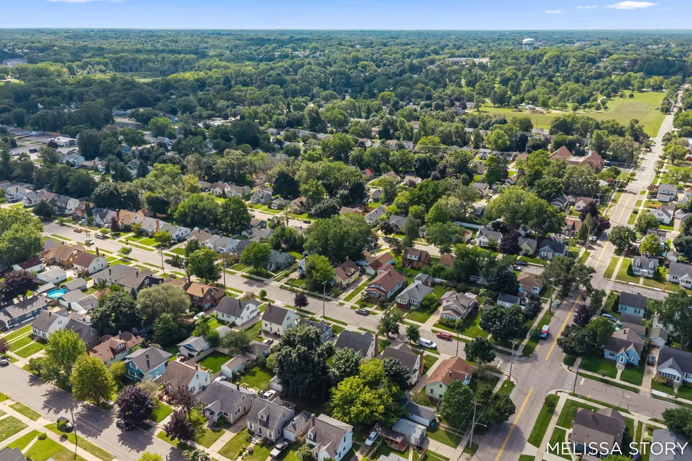 1011 Beechwood Street NE Grand Rapids, MI 49505