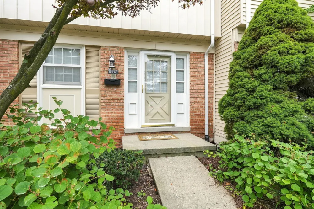 5141 Buckingham Place Drive Troy, MI 48098