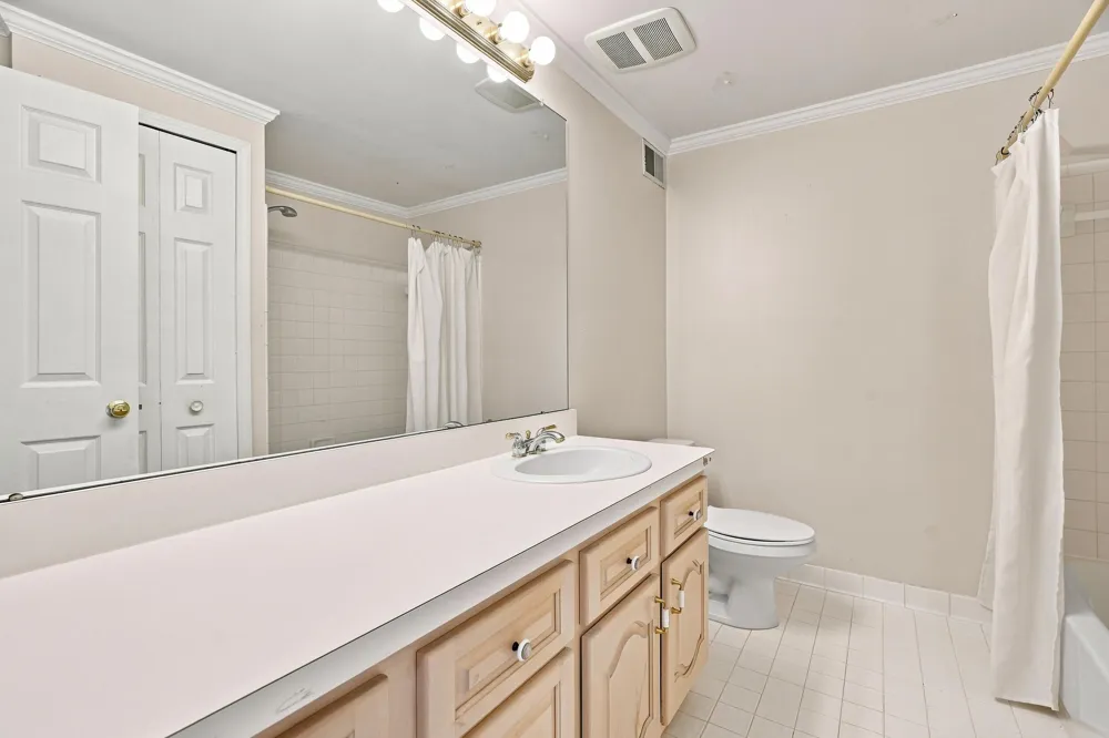 5141 Buckingham Place Drive Troy, MI 48098