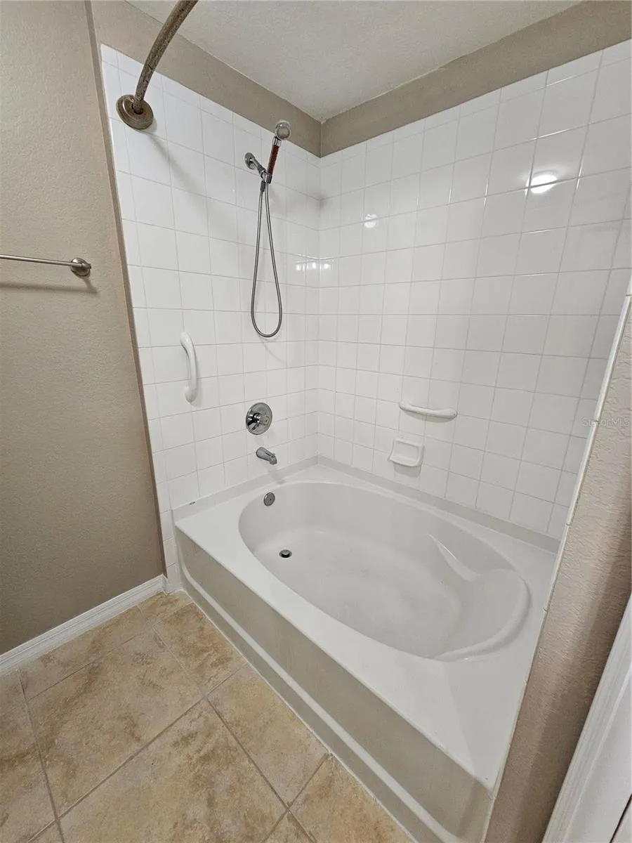 5691 BENTGRASS DRIVE #15-102 Sarasota, FL 34235