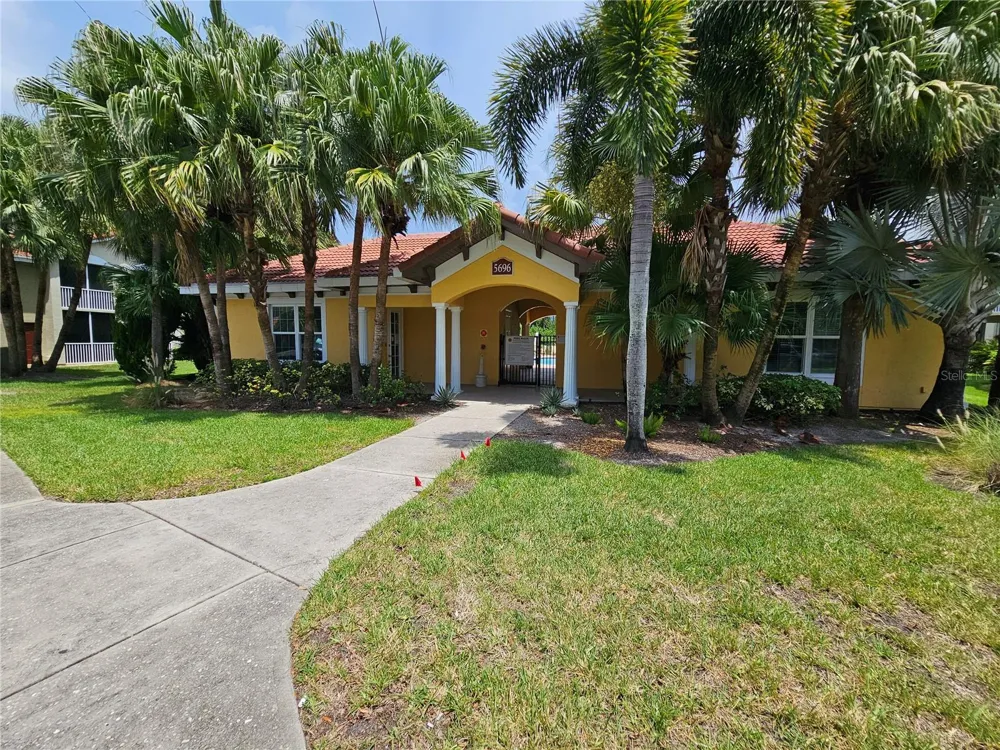 5691 BENTGRASS DRIVE #15-102 Sarasota, FL 34235