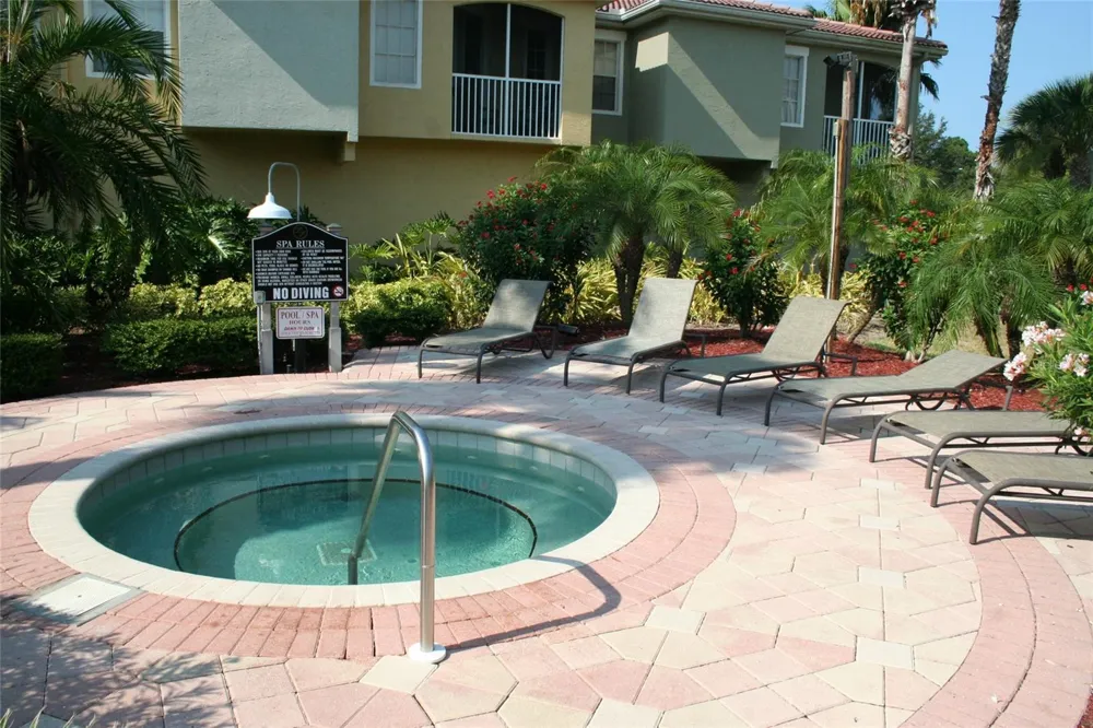 5691 BENTGRASS DRIVE #15-102 Sarasota, FL 34235