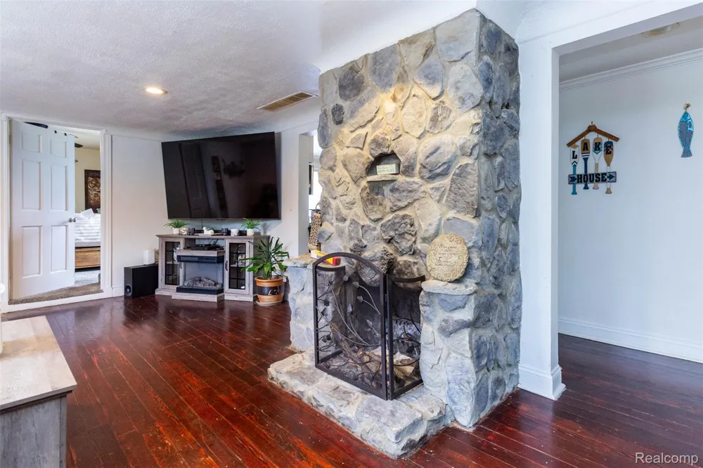 11586 Norway Drive Hartland Township, MI 48353