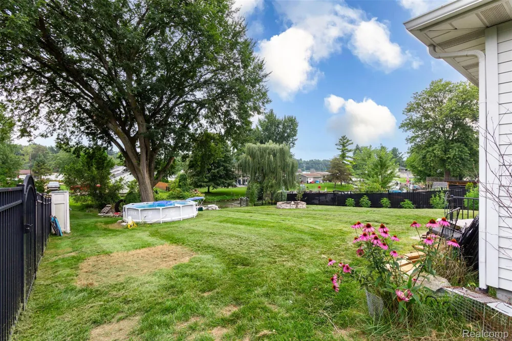11586 Norway Drive Hartland Township, MI 48353