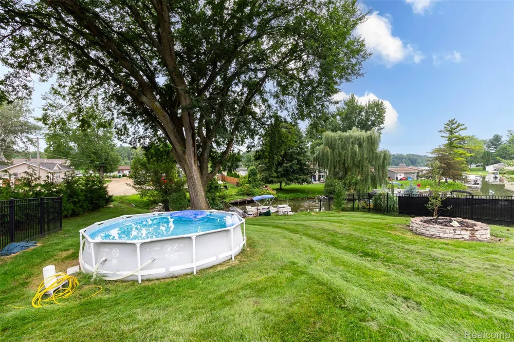 11586 Norway Drive Hartland Township, MI 48353