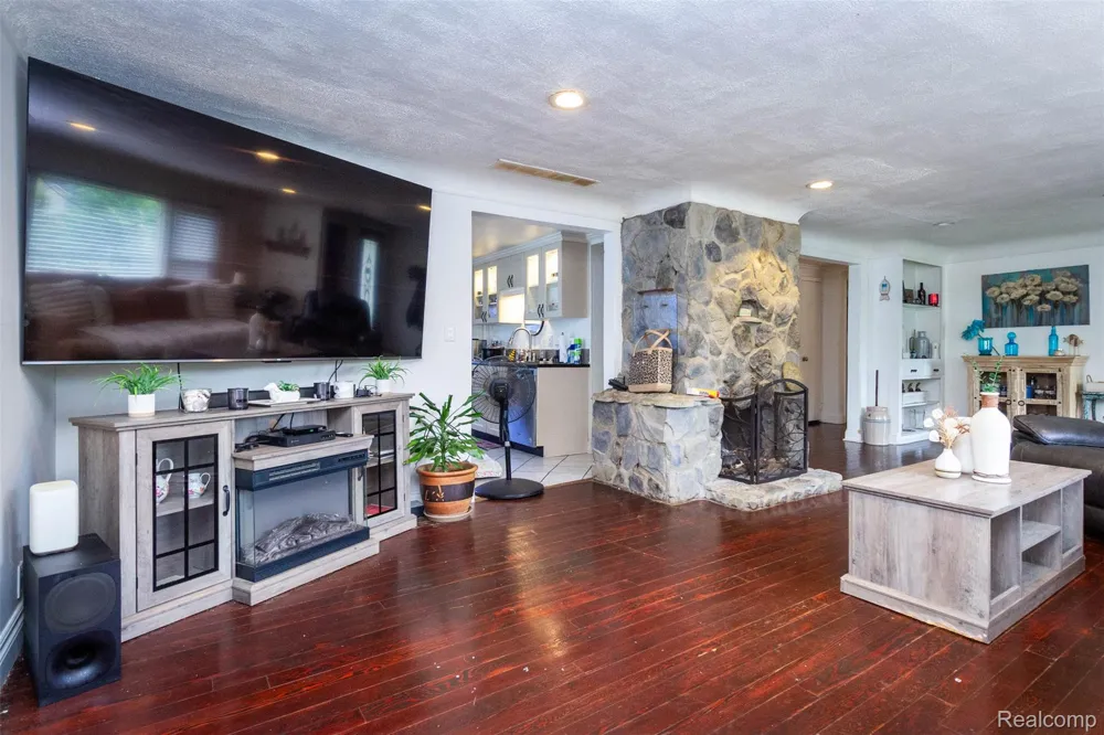 11586 Norway Drive Hartland Township, MI 48353