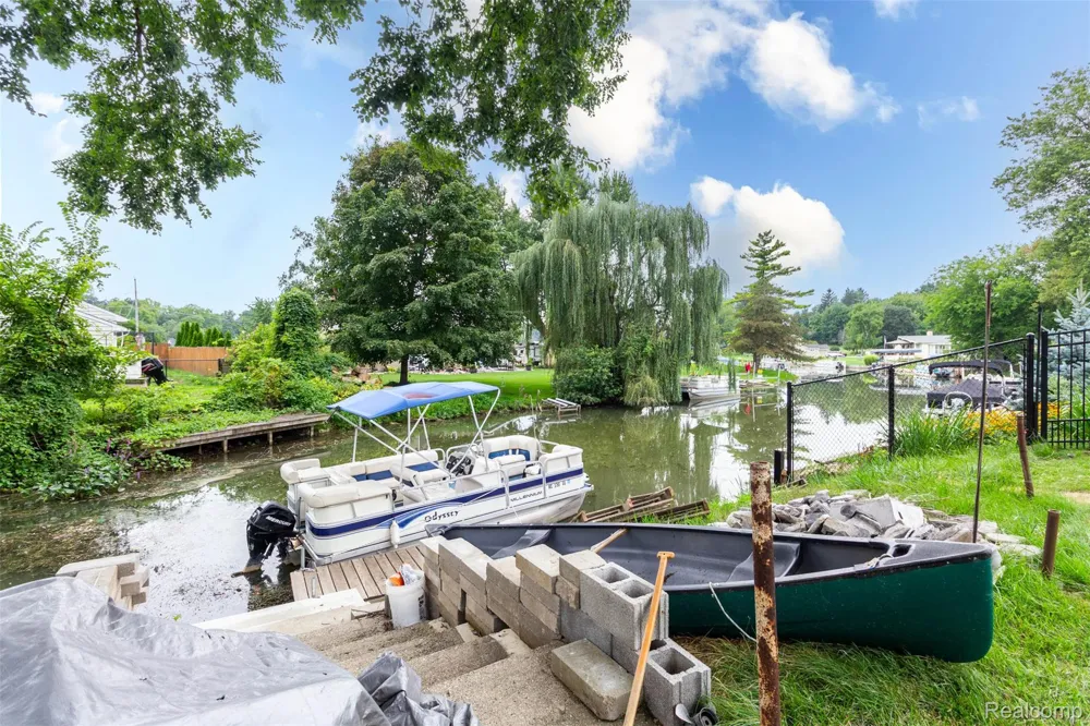 11586 Norway Drive Hartland Township, MI 48353